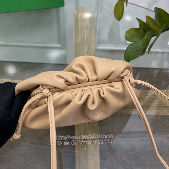 Bottega veneta高端女包 98057 寶緹嘉小號手拿肩背包 BV經典款pouch雲朵包  gxz1128